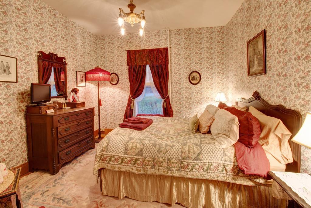 Margaretville Mountain Inn B&B ภายนอก รูปภาพ