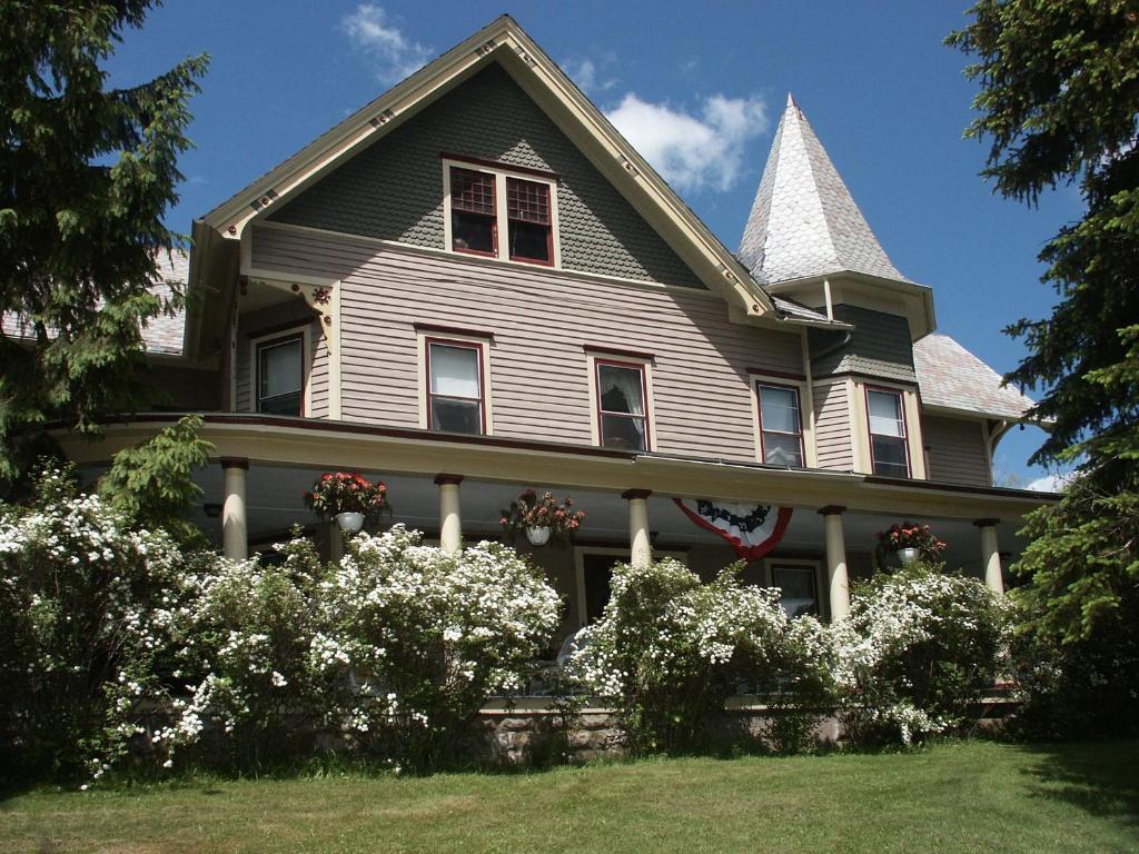 Margaretville Mountain Inn B&B ภายนอก รูปภาพ